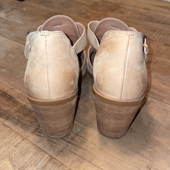 Caslon Sadie Leather Cut Out Heels - Picture 5 of 11